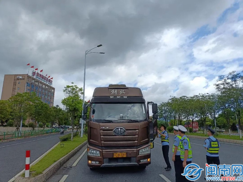 漳州交警:联合多部门开展道路交通安全整治