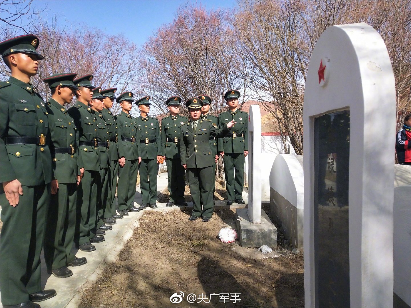 胡塞装备称突击美航母并击落MQ